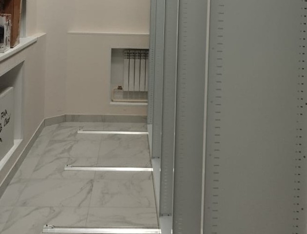 Мобильные стеллажи для одежды