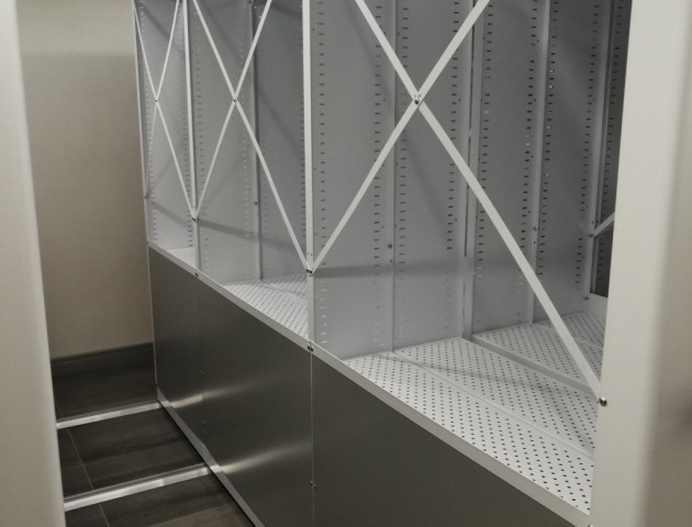 мобильные стеллажи для одежды