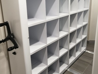 Стеллажи с ячейками