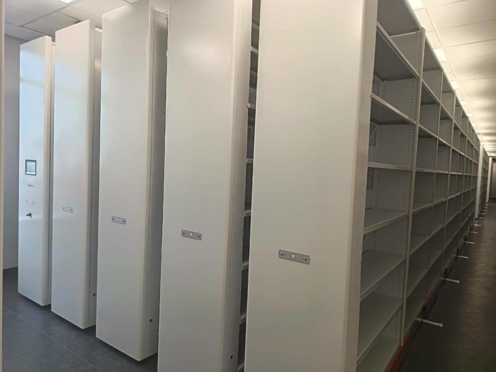 Стеллажи с электроприводом